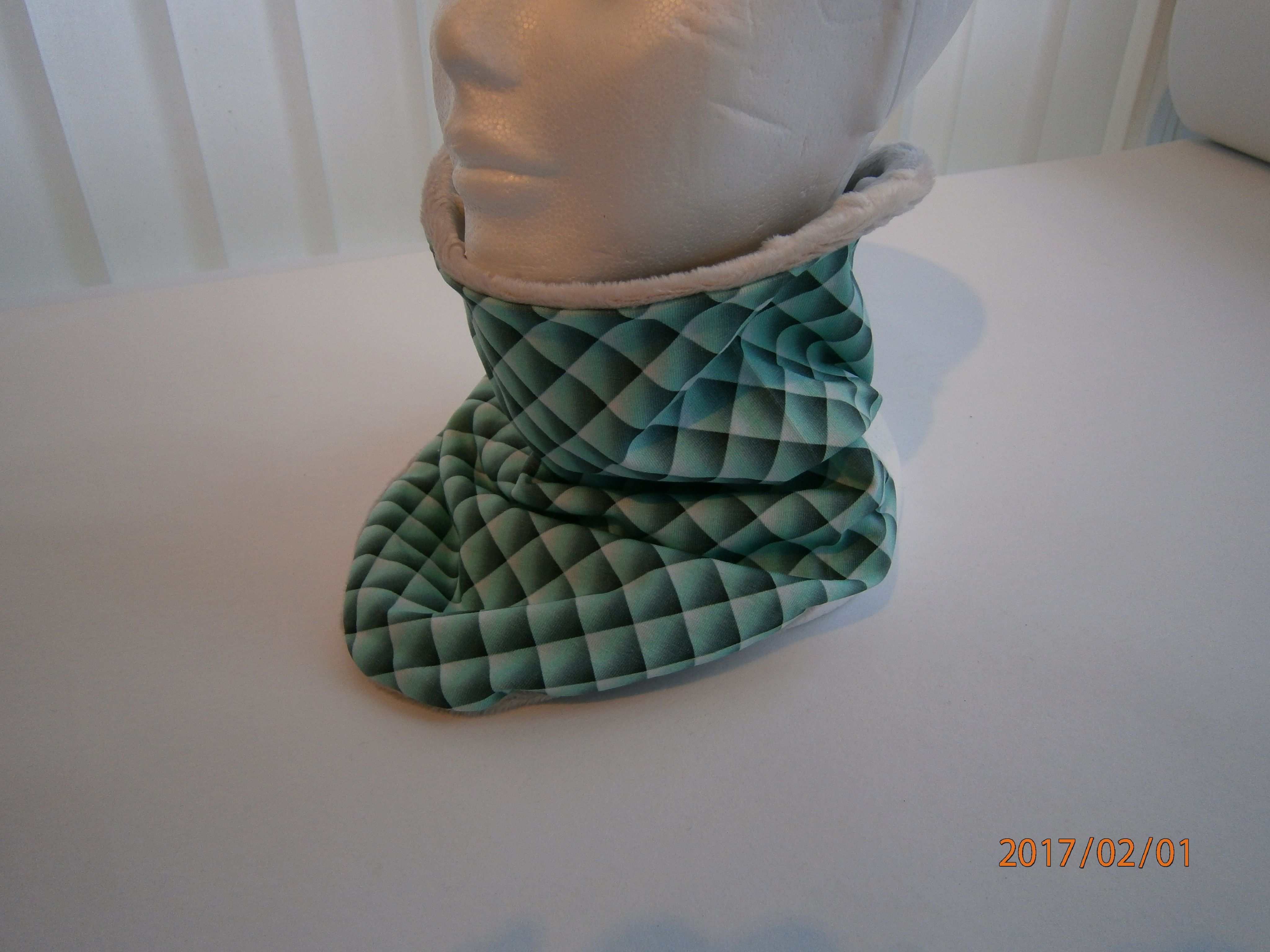 Quiltillusion mintgrön med ljusgrå minky som foder