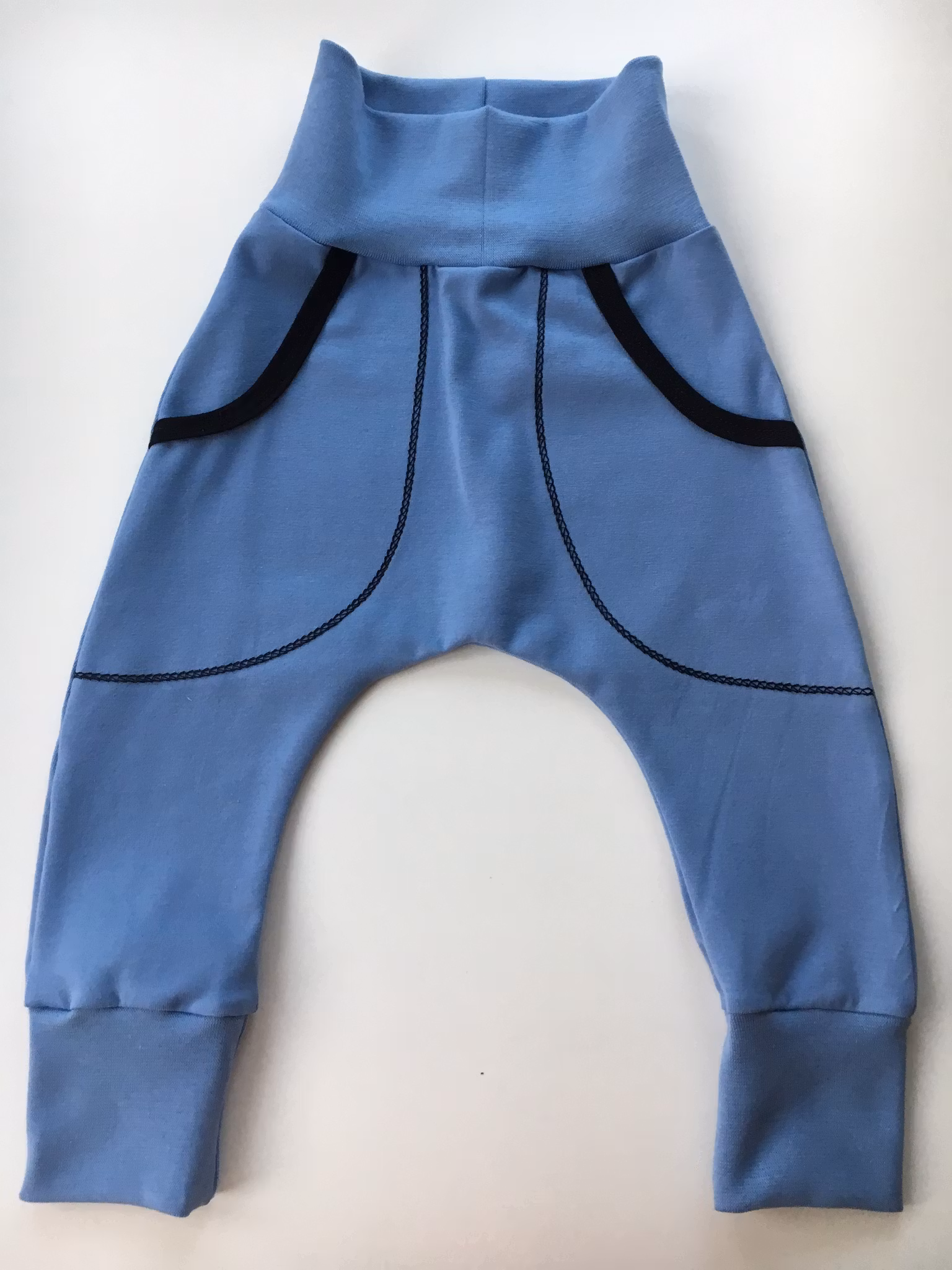 Baggy byxa slim, Ljusblå med matchande mudd