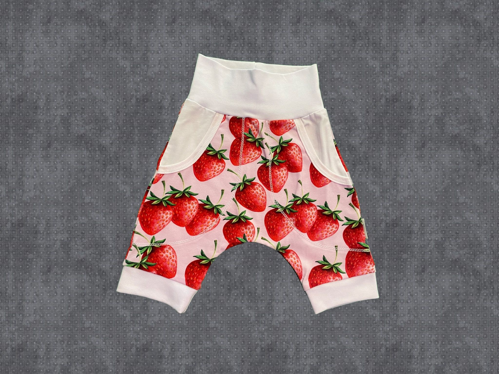 Baggy shorts med Jordgubbar