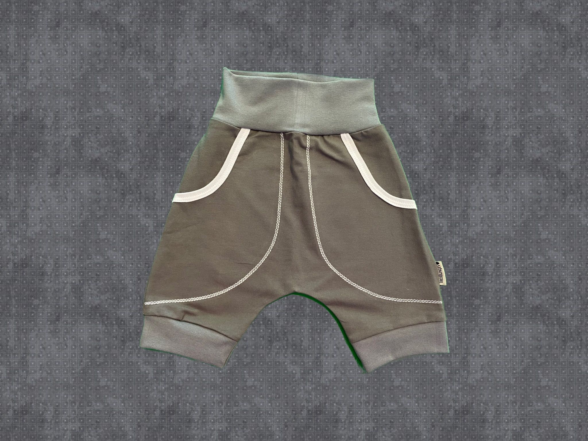 Baggy shorts grå. Stl 98/104