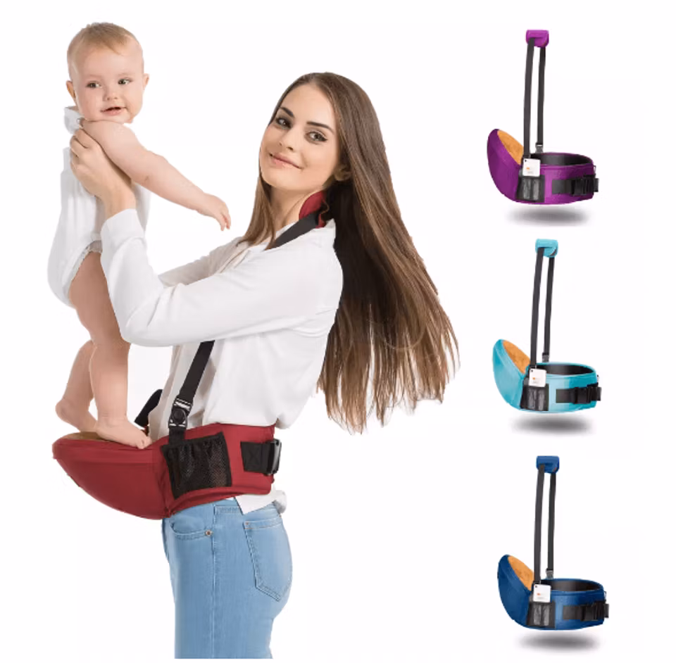 Mamma med bärsele till höften