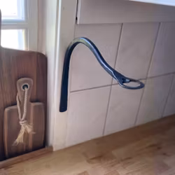 Den vägghängda kapsylöppnaren