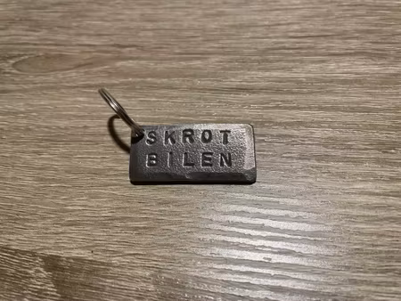 Nyckelring i smide: Skrotbilen
