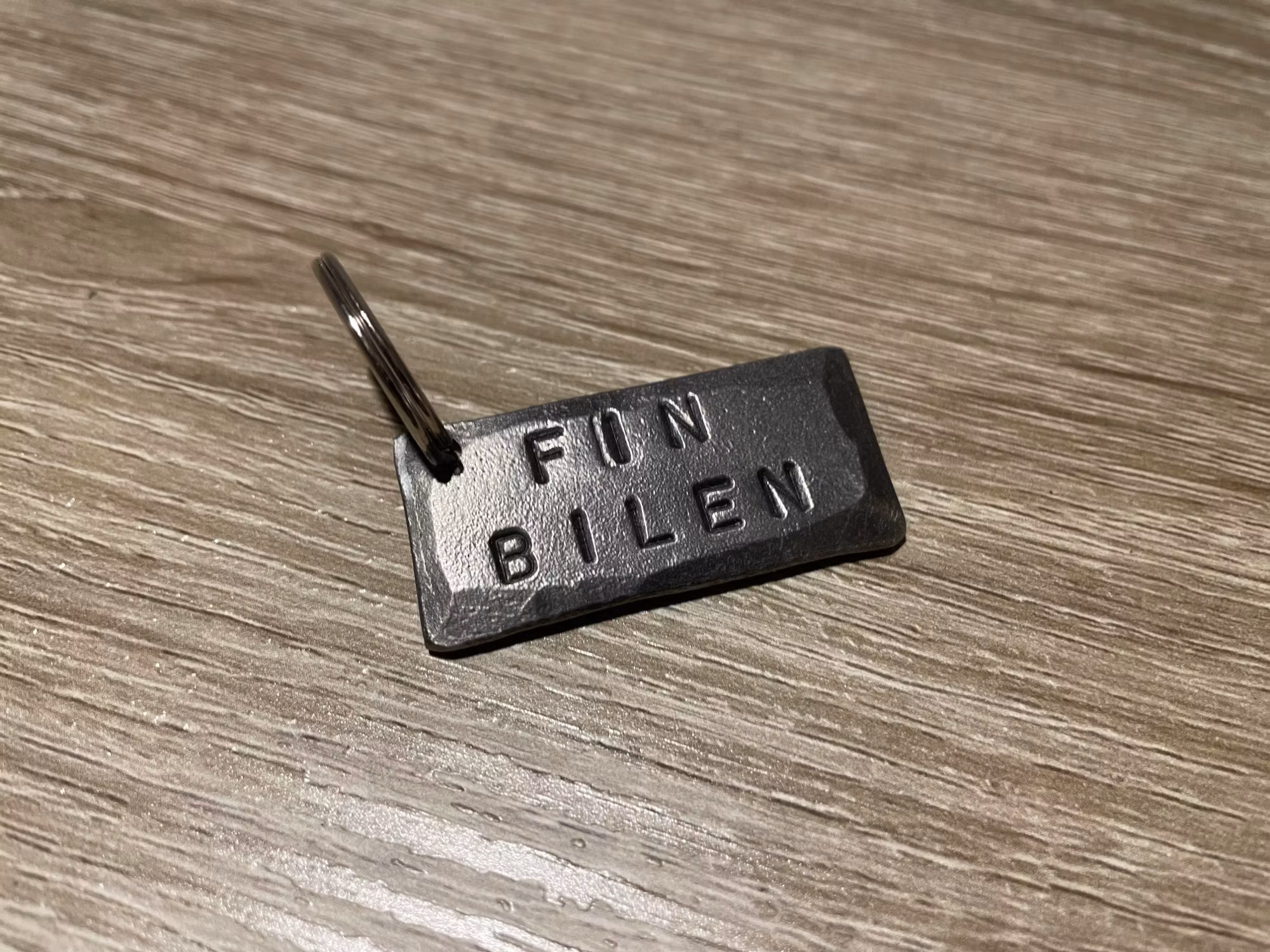 Nyckelring i smide: Finbilen
