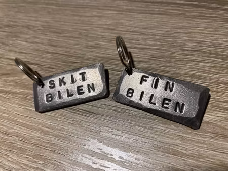 Paketpris: Skitbilen och finbilen.