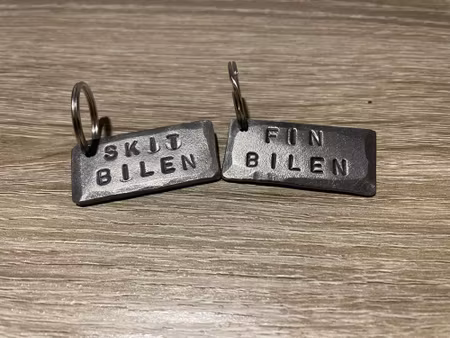 Paketpris: Skitbilen och finbilen.