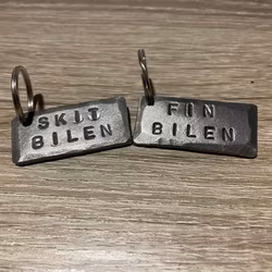 Paketpris: Skitbilen och finbilen.