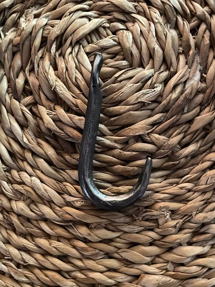 Enkla kroken - med eller utan försänkt skruvhål