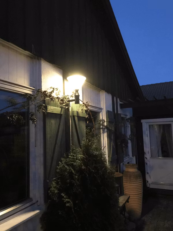Solcellslampa utomhus vägghängd Arboga