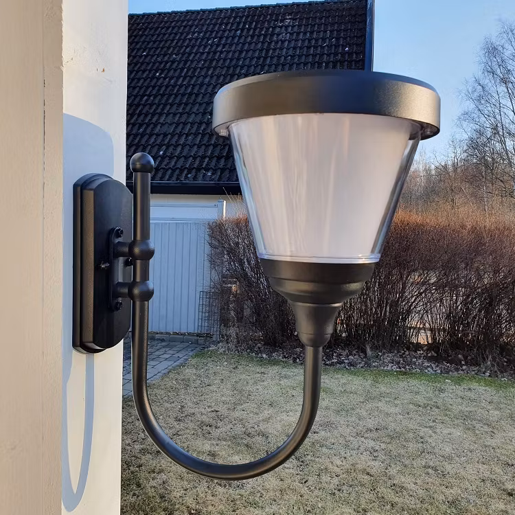 Solcellslampa utomhus vägghängd Bengtsfors