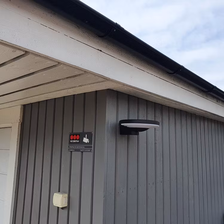 Solcellslampa utomhus vägghängd 15