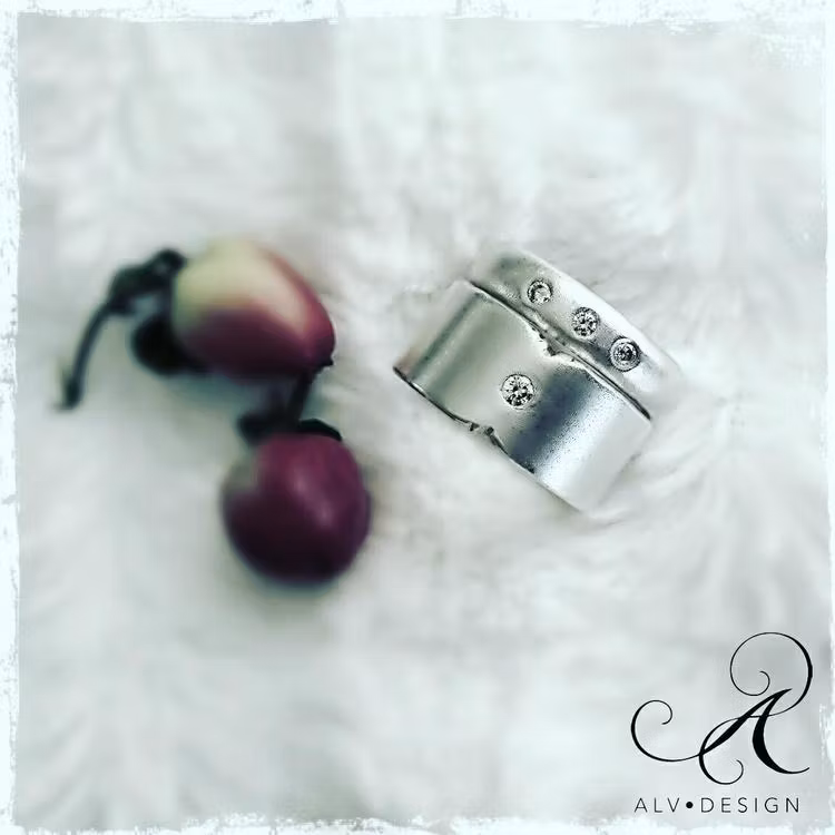 Vale diamantring och Silver diamantring i silver. Unika silverringar från Alv Design