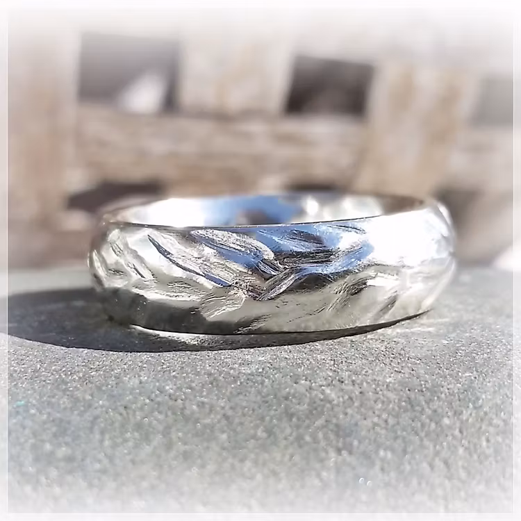 Evig handgjord silverring med vackert slingrande mönster. Unika ringar från Alv Design
