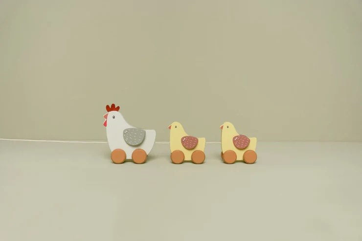 Little Dutch Pulled Along Chicken