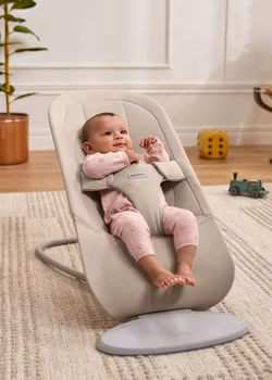 BabyBjörn Babysitter Begin Sandgrå