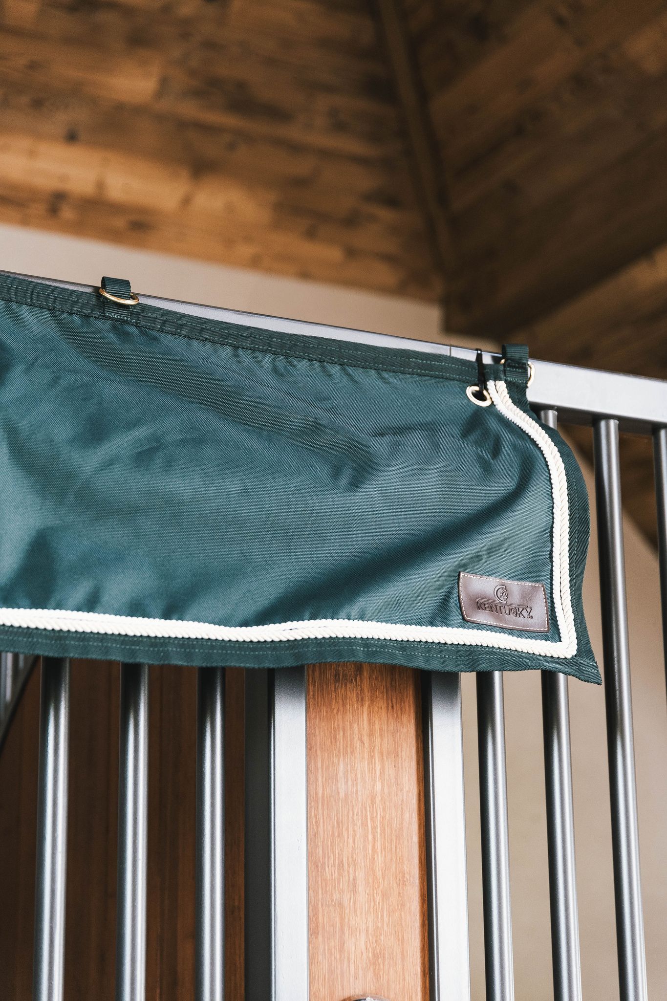 Kentucky Horsewear Stable Curtain Classic with pockets