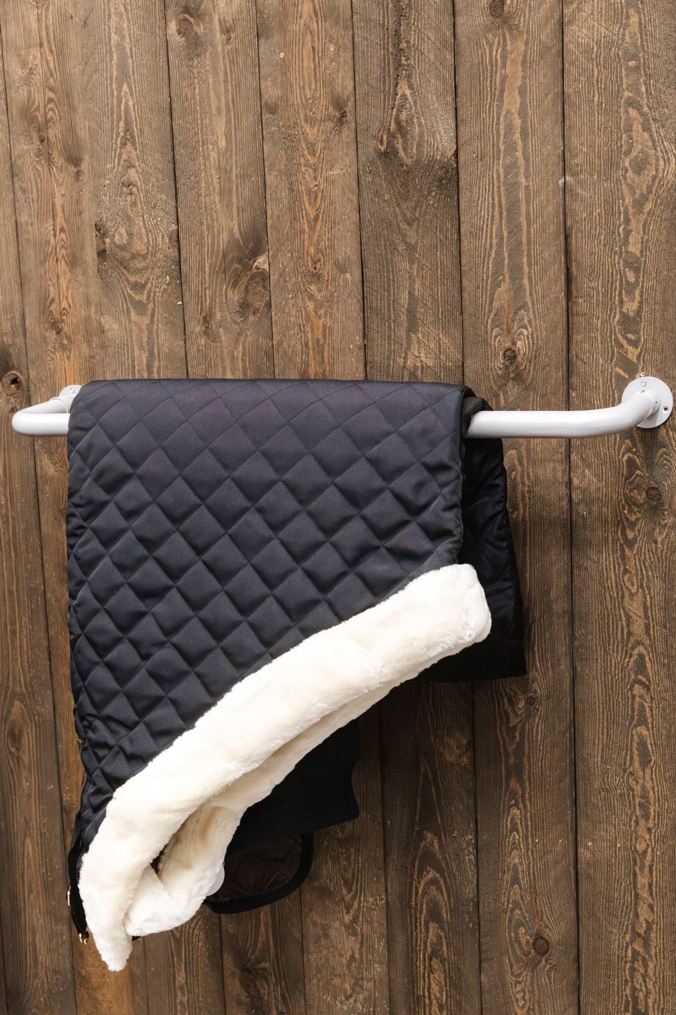 Grooming Deluxe Blanket Holder Foldable