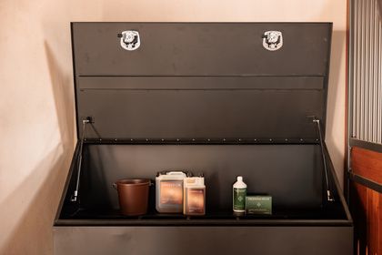 Grooming Deluxe Aluminium Horse Feed Bin With Wheels