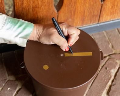 Grooming Deluxe Bucket with Lid 5L
