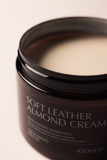 Grooming Deluxe Soft Leather Almond Cream