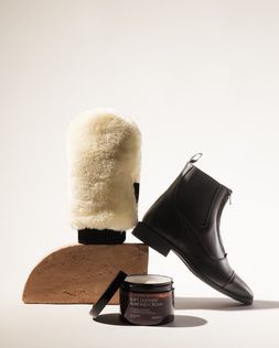 Grooming Deluxe Soft Leather Almond Cream