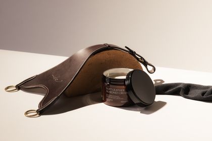 Grooming Deluxe Soft Leather Almond Cream