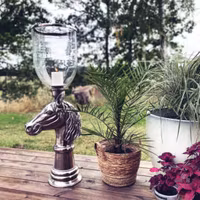 Ljuslykta med glas och hästhuvud