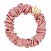byEloise Silkes Scrunchie Champagnerosa med guldhjärta