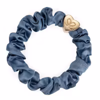 byEloise Scrunchie Silke Faded Denim med guldhjärta