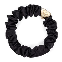 byEloise Scrunchie Silke Svart med guldhjärta