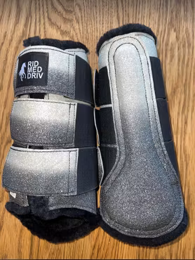 Fading Black Glitter Brushing Boots