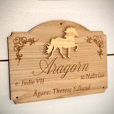 Egendesignad Boxskylt i Trä