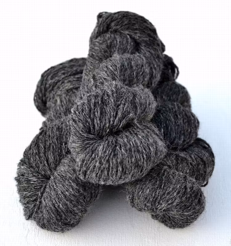 6/3-0104 Mörkgrå Gotland 114 g