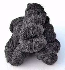 6/3-0104 Mörkgrå Gotland 118 g