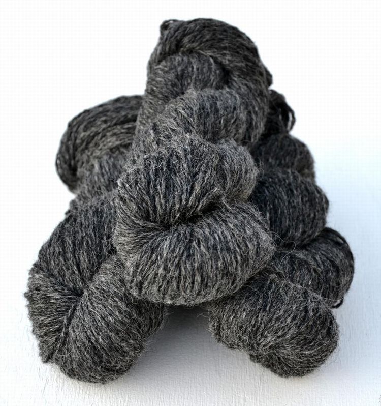 6/3-0104 Mörkgrå Gotland 118 g