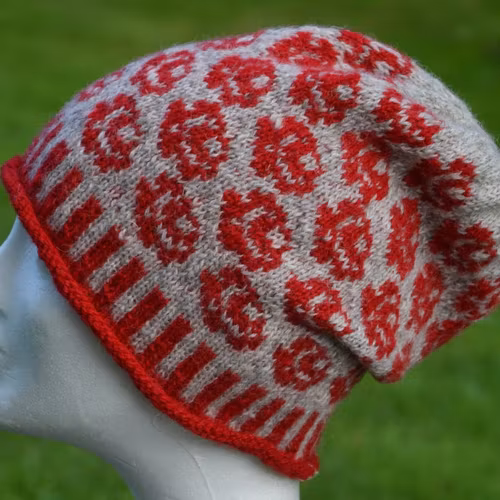 11115 Mössa med rosor