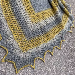 13128 Happy Easter Shawl