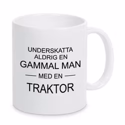Mugg Gammal man med traktor