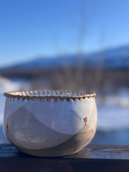 Skål serie fjäll med rotkant och ledkryssdekor.