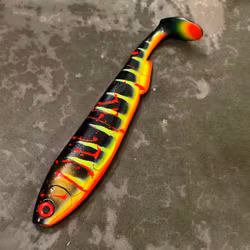 Gigashad Black UV Pike 33cm