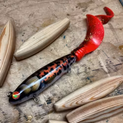 Gigatail JR Red Motoroil Burbot 31cm (sink)