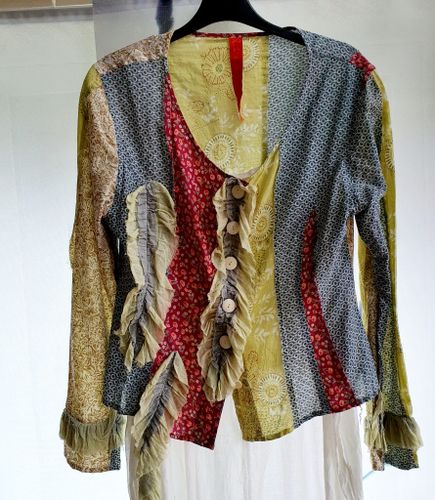 Vacker blus i patchwork från Ewa i Walla bomull, stl Small Preloved