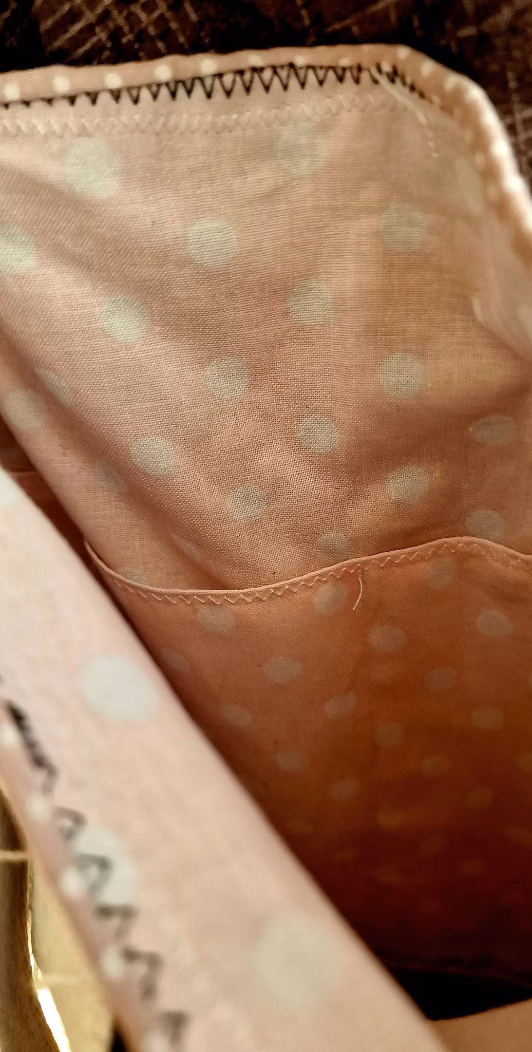Cross body bag,  one of a kind med blekrosa eller blått tryckt motiv
