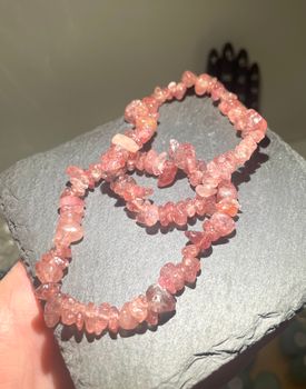 Jordgubbskvarts armband