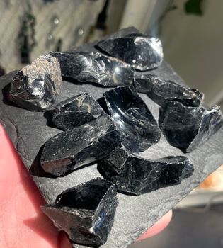 Svart Obsidian rå M