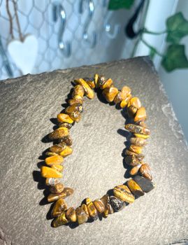 Gult tigeröga chipsarmband
