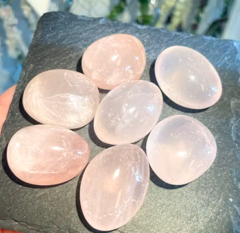 Rosenkvarts små cuddlestone