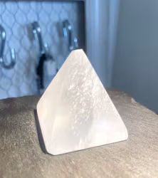 Selenit pyramid 4cm
