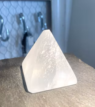 Selenit pyramid 4cm
