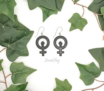Femme Raven Fist